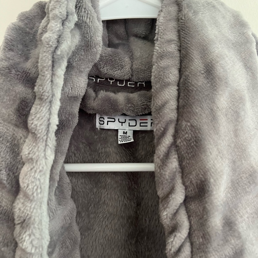 Spyder Robe - Picture 2 of 5
